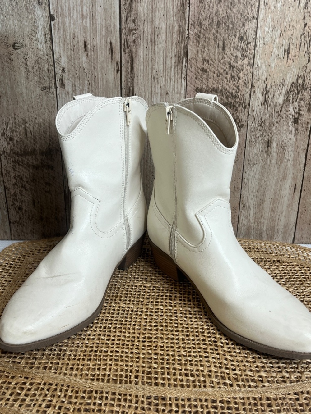 White Western Ankle Boots Embroidered Cowboy Booties Size 6 Boho Festival - Picture 3 of 5